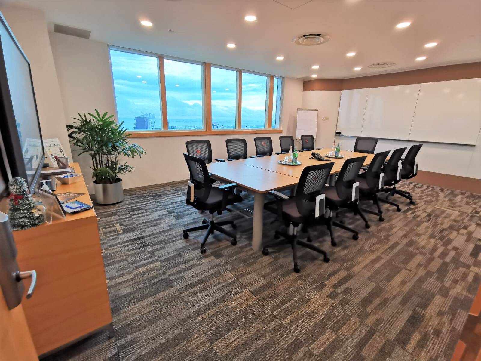 Paperchase Meeting Room for 12 pax