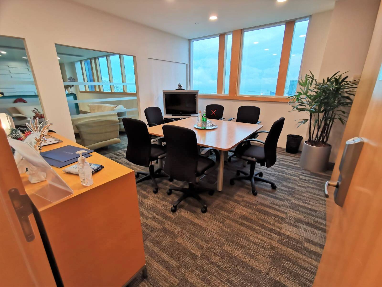 Signature Meeting Room for 6 pax